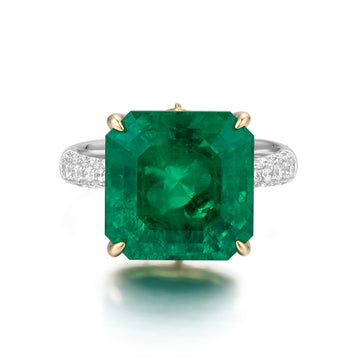 18k white gold  lab diamond with emerald ring