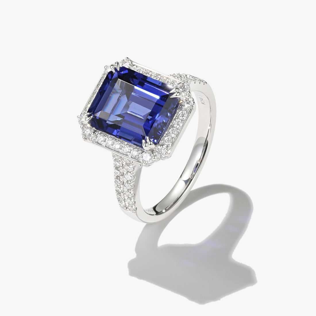 18k white gold  diamond and sapphire ring