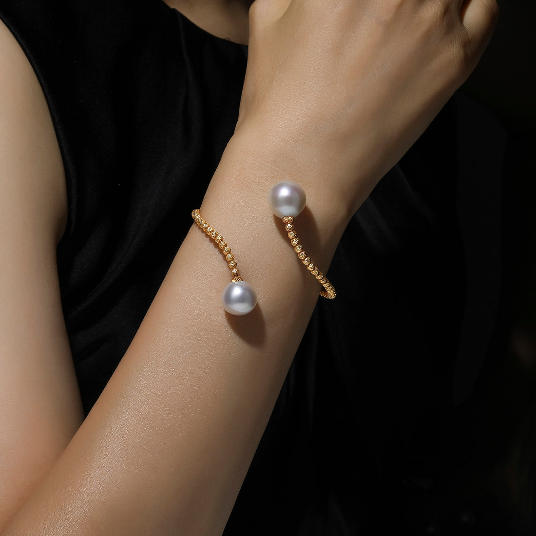 18K yellow Gold South Sea Cultured Pearl And bracelet