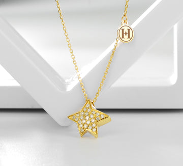 18k yellow gold star necklace with daimond